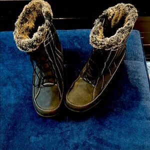 Women's Faux Fur Lined Black Boots